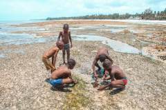 Fotoserie Kenia Jungs am Strand